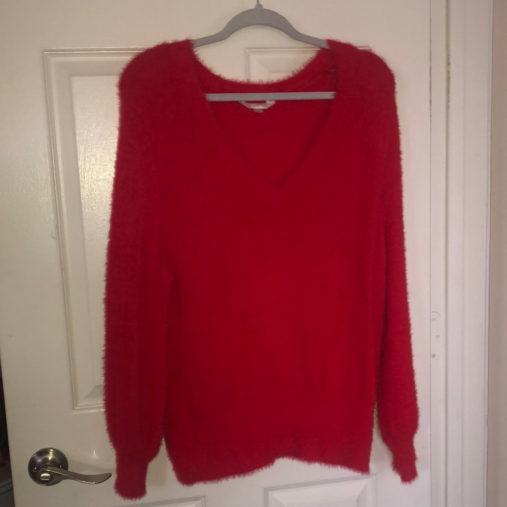 ❤️💋FUZZY RED V NECK SWEATER💋❤️